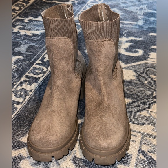 Steve Madden size 12 Tan boots - Picture 2 of 5